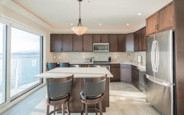 SookePoint Ocean Cottage Resort