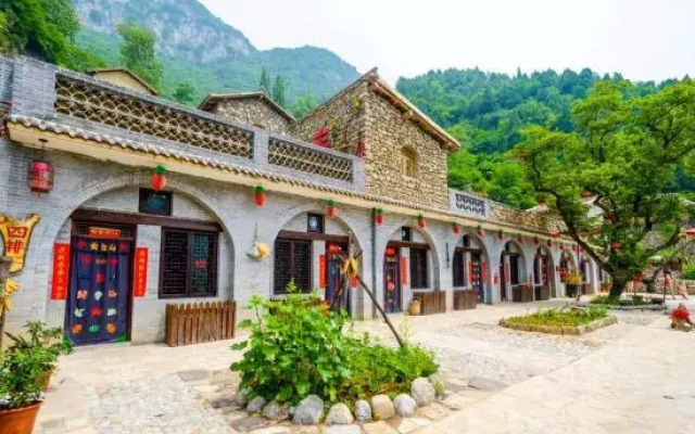 Mount Yunqiu Yaodong Courtyard