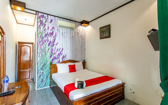 RedDoorz Plus near Taman Sari 2