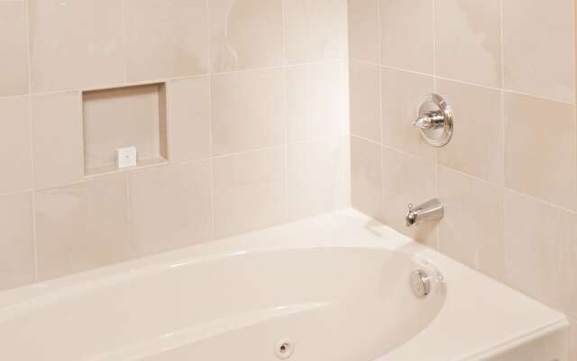 Ann Arbor Regent Hotel & Suites