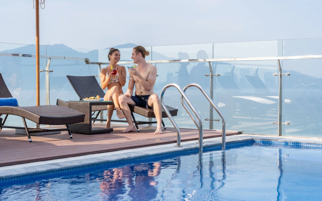 Sunny Ocean Hotel & Spa