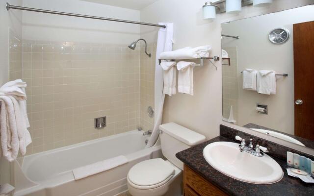 Clarion Inn Surfrider Resort
