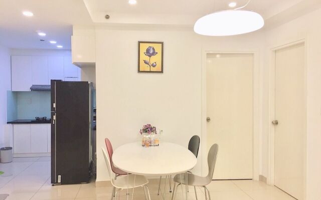 Modern Apartment in Scenic Valley Phu My Hung D7