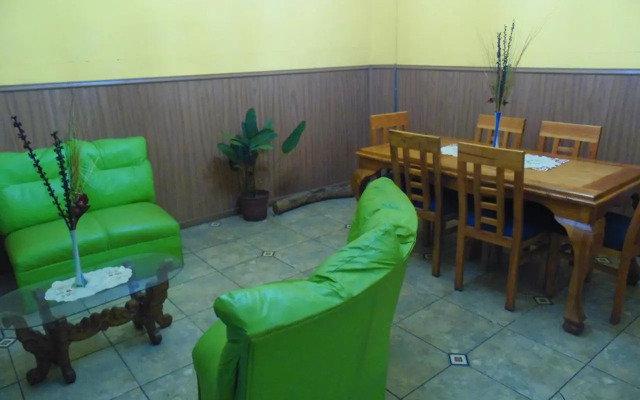 Hostal Tricontinental