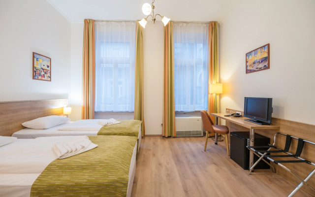 Baross City Hotel