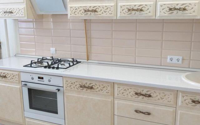 Я к Вам на улице Крылова 15 корпус 1