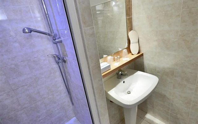 Kyriad Frejus Port - Saint Raphael