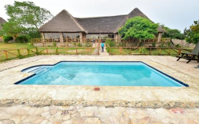 Ihamba Lakeside Safari Lodge