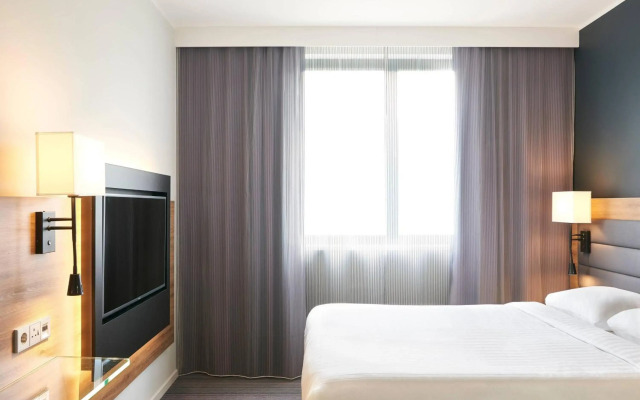 Moxy Edinburgh Airport