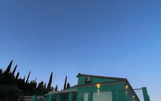 Magellanos Mint House- Kinopiastes