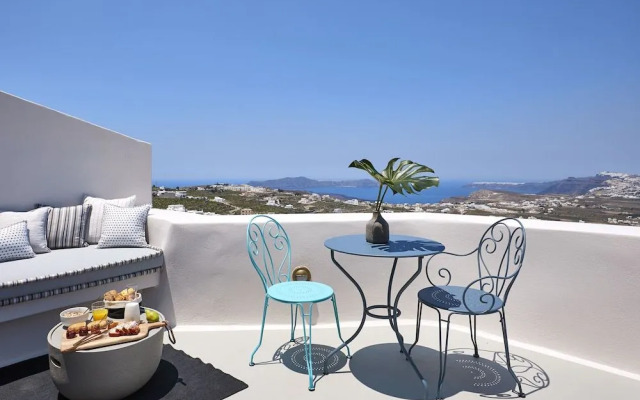 White and Co. La Torre Suites