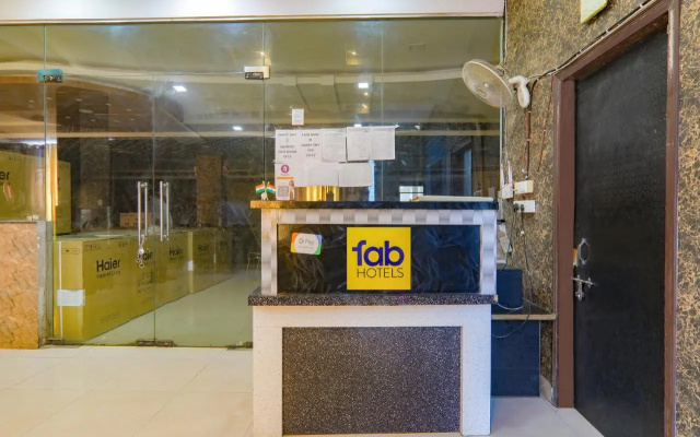 Fabhotel Gold Galaxy