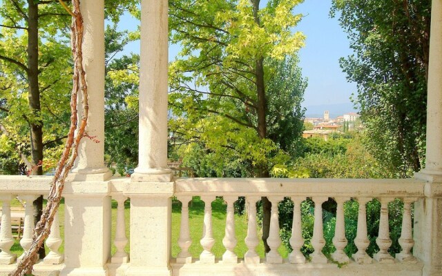 Cozy Holiday Home In Manerba del Garda With Pool