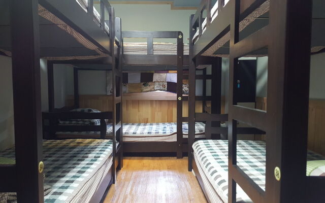 Dongbaekseom Guest House