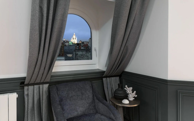 Luxury 2BDR Le Louvre I by Livinparis