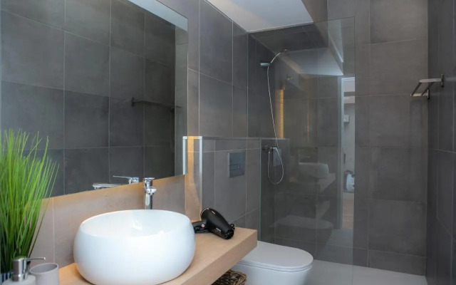 Charming Central Studio with AC