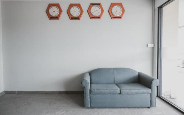 RedDoorz Plus near Ferry Terminal Batam Center