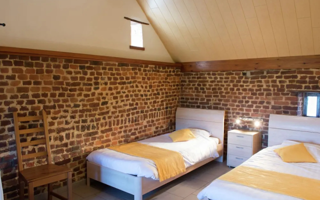 Family Holiday Home With Indoor Pool and Playroom in a Beautiful Rural Region - фото 2