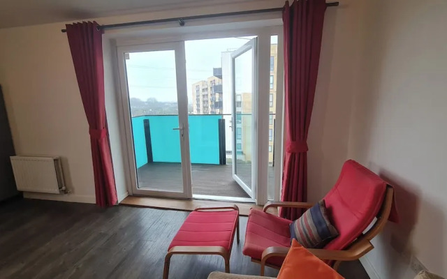 Barking 2 Bed Apt With Parking & Good Travel Links