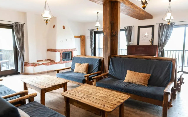 Potcoava Mountain Hideaway