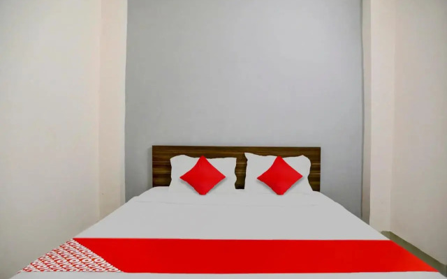 Oyo Flagship 703376 Mk Residency