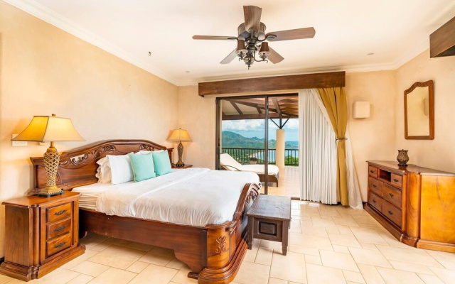 Luxurios Beachfront Villa on Flamingo Beach with Daily Maid and Security