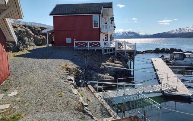 Tjeldsundbrua Overnatting - Sjøhus1