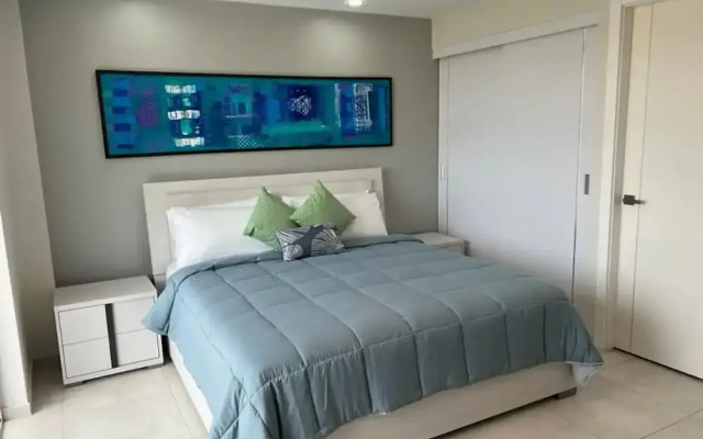 Eagle Beach Modern 2br2ba Beachfront Condo w Pool