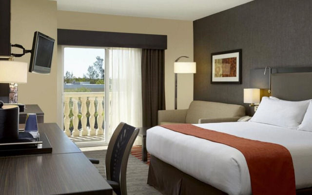 Holiday Inn Express & Suites Naples Downtown - 5th Avenue by IHG
