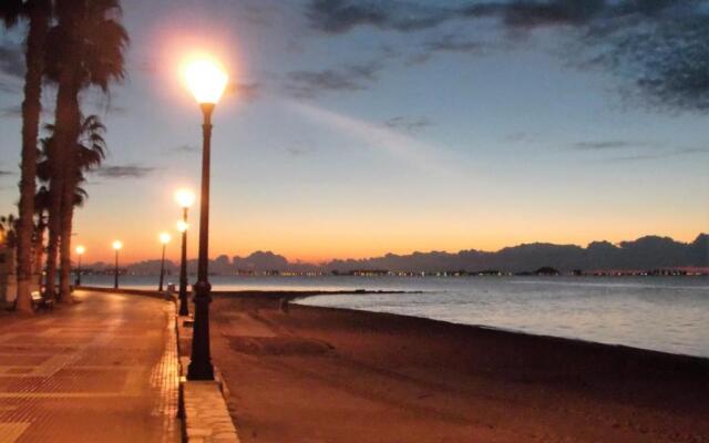 Beautiful 3 bed, 2 bath modern apartment