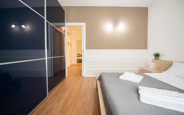 Leoncino Apartment