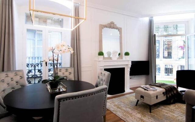 LA PLAZA Luxury Apartment (City Center)