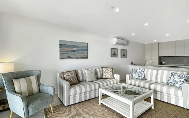 Elegantly Spacious 3-bed Unit Overlooking the Bay