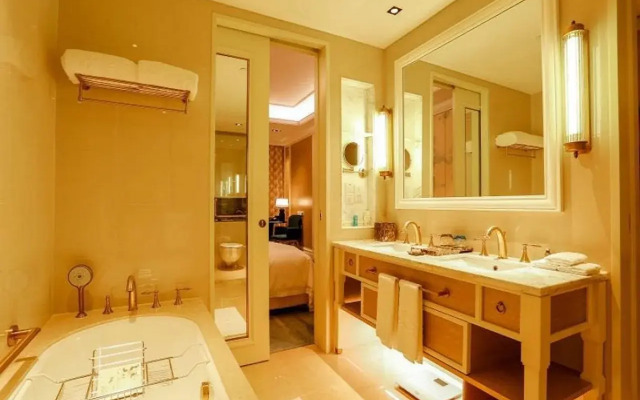 Hotel Plaza Carnival Qingdao