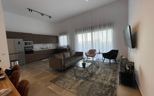 Deluxe Apartment with Private GardenArea