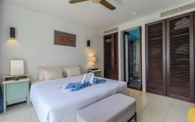 2BR Pool View Short Walk to Beach C254