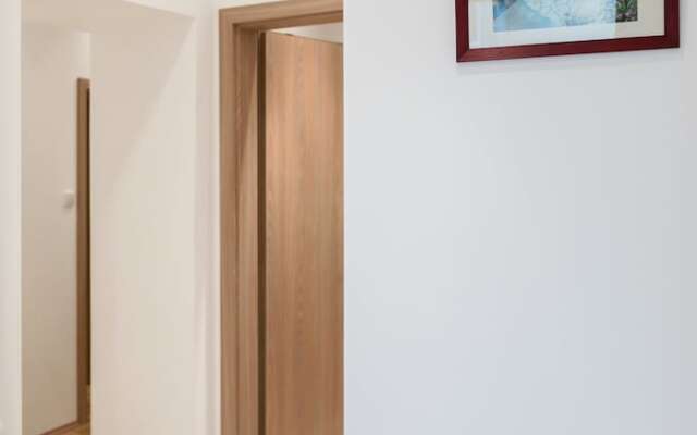 Apartment for 10 Guests Top Center of Prague