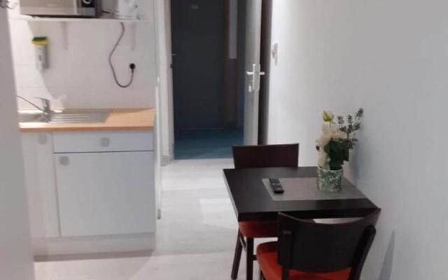 Apparthotel Area, Studios avec Salles de bains et kitchenettes privatives et Chambres avec cuisine et salle de bains communes