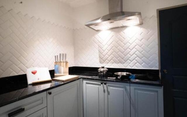 Thea, Executive Suite Serviced Apartment in Ekamai