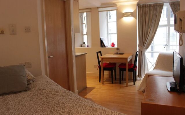 Tower Hill Studio Appartment