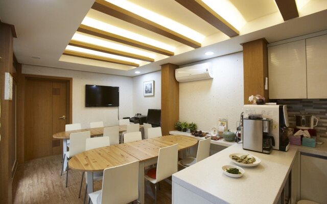 Go Woon Dang Hanok Guest House