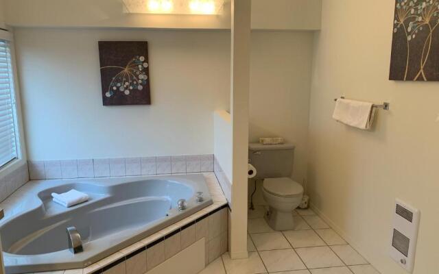 Holiday Beach Resort Motel