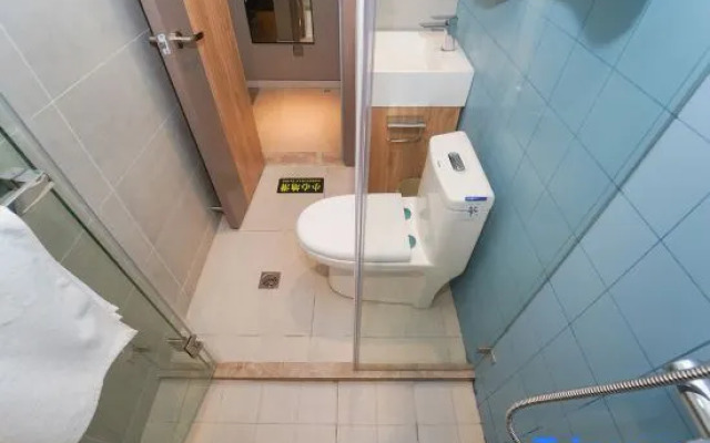 Shanghai Yaya Light Luxury Hotel (Hongkou Football Stadium)