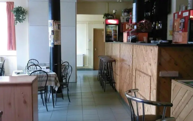Sportcsarnok Motel és Presszó