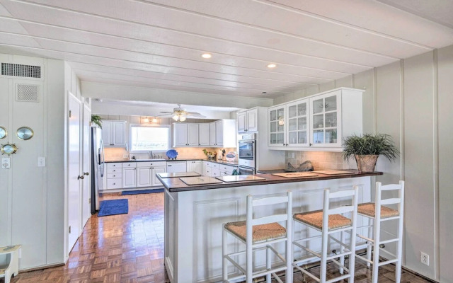 Waterfront Deck: Charming Galveston Home!