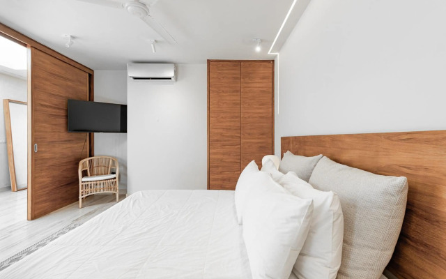 402 Amazing penthouse for couples