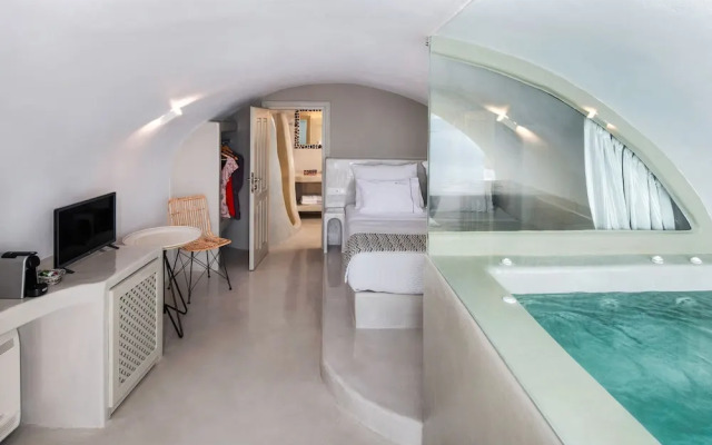 Kaleidoscope Oia Suites