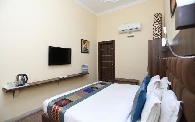 Crown Courtyard By Naavagat