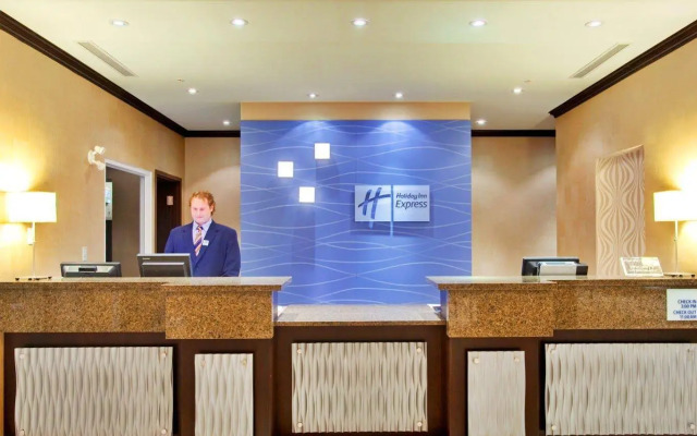 Holiday Inn Express & Suites Kingston Central by IHG