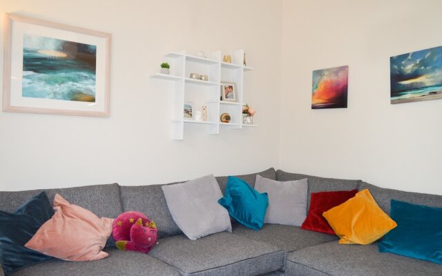 3 Bedroom Family Home With Garden